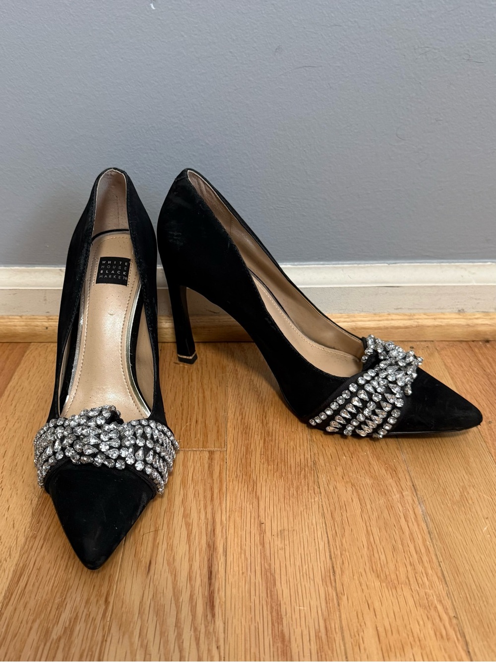White House Black Market WHBM Rhinestone Knot Pointy Toe Heels 7.5